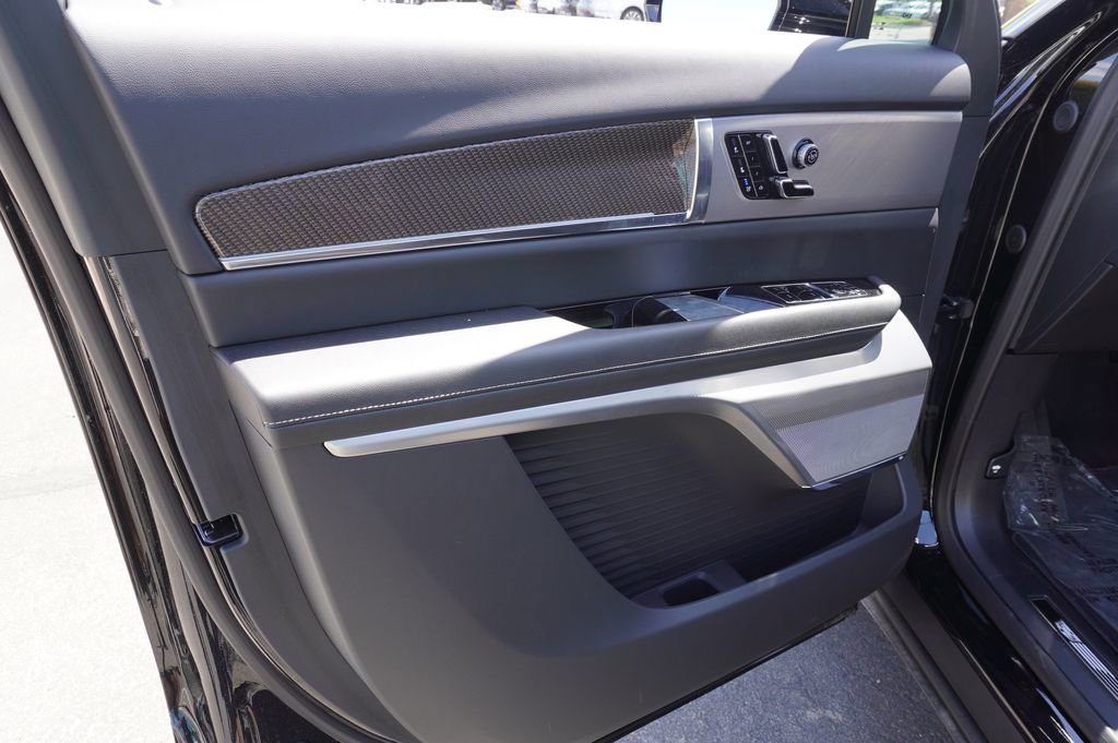 New 2026 Cadillac Vistiq Luxury AWD/4WD image 15