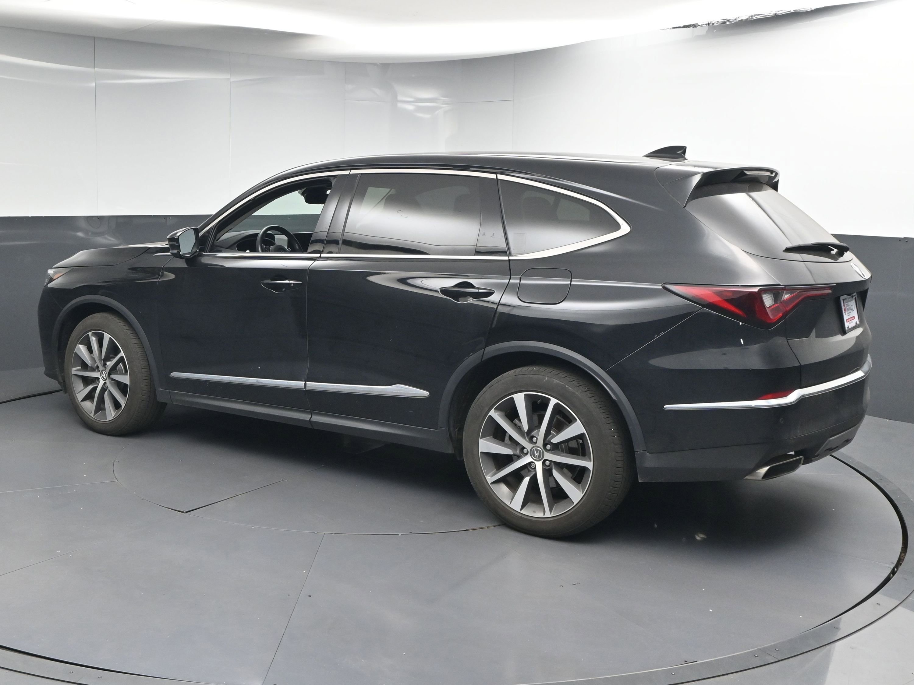 Used 2025 Acura MDX FWD w/ Technology Package image 6