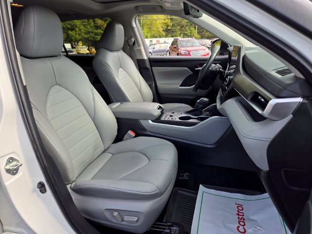 Used 2023 Toyota Highlander XLE FWD image 21
