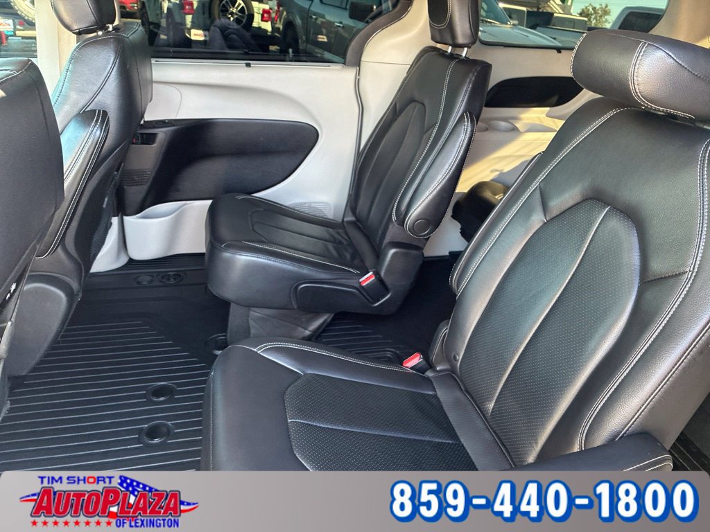 Used 2022 Chrysler Pacifica Touring-L FWD image 12