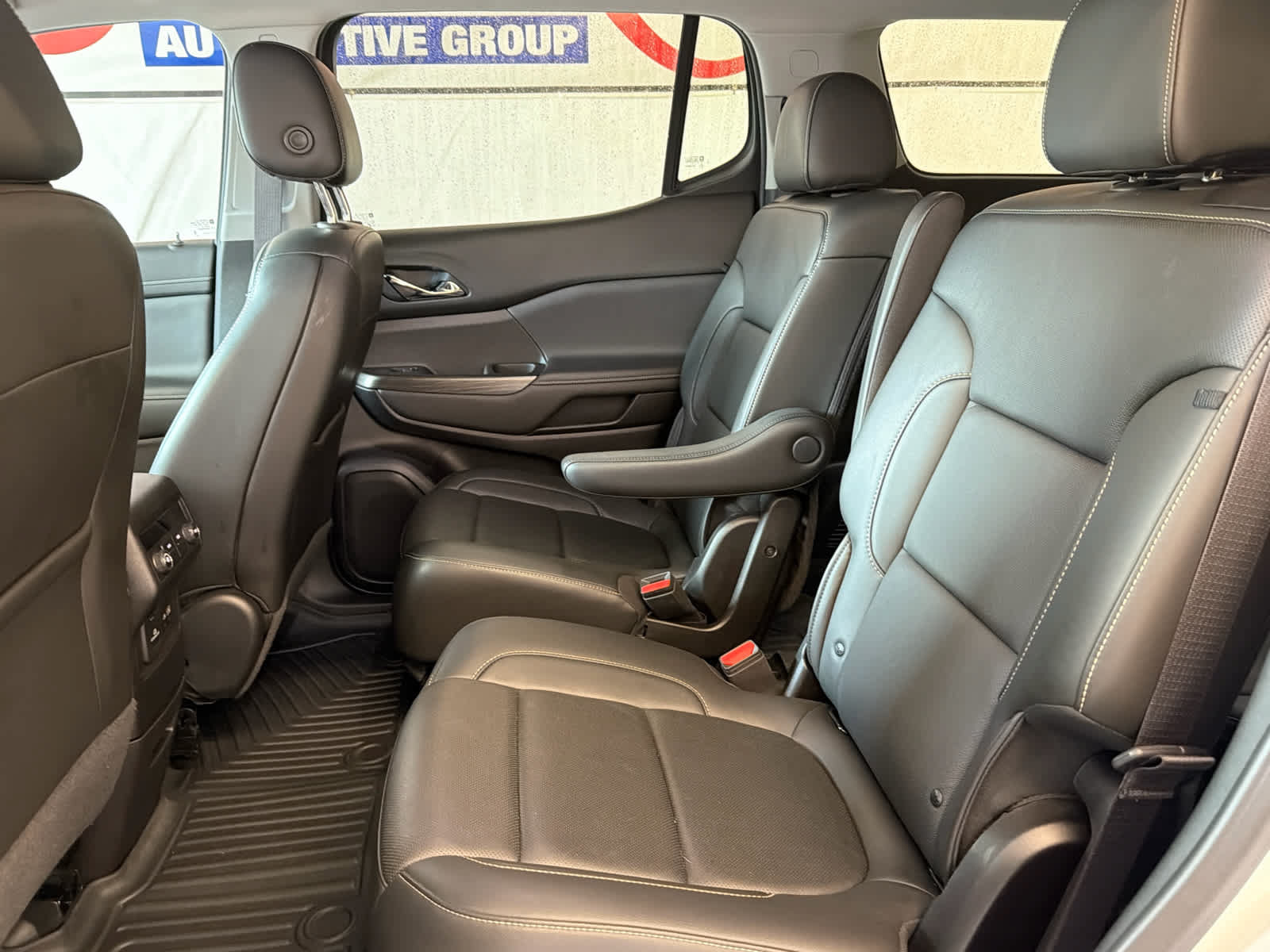 Used 2023 GMC Acadia SLT FWD image 22