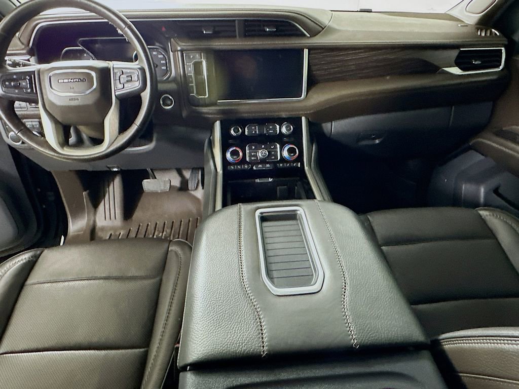 Used 2021 GMC Yukon XL Denali w/ Denali Premium Package image 17