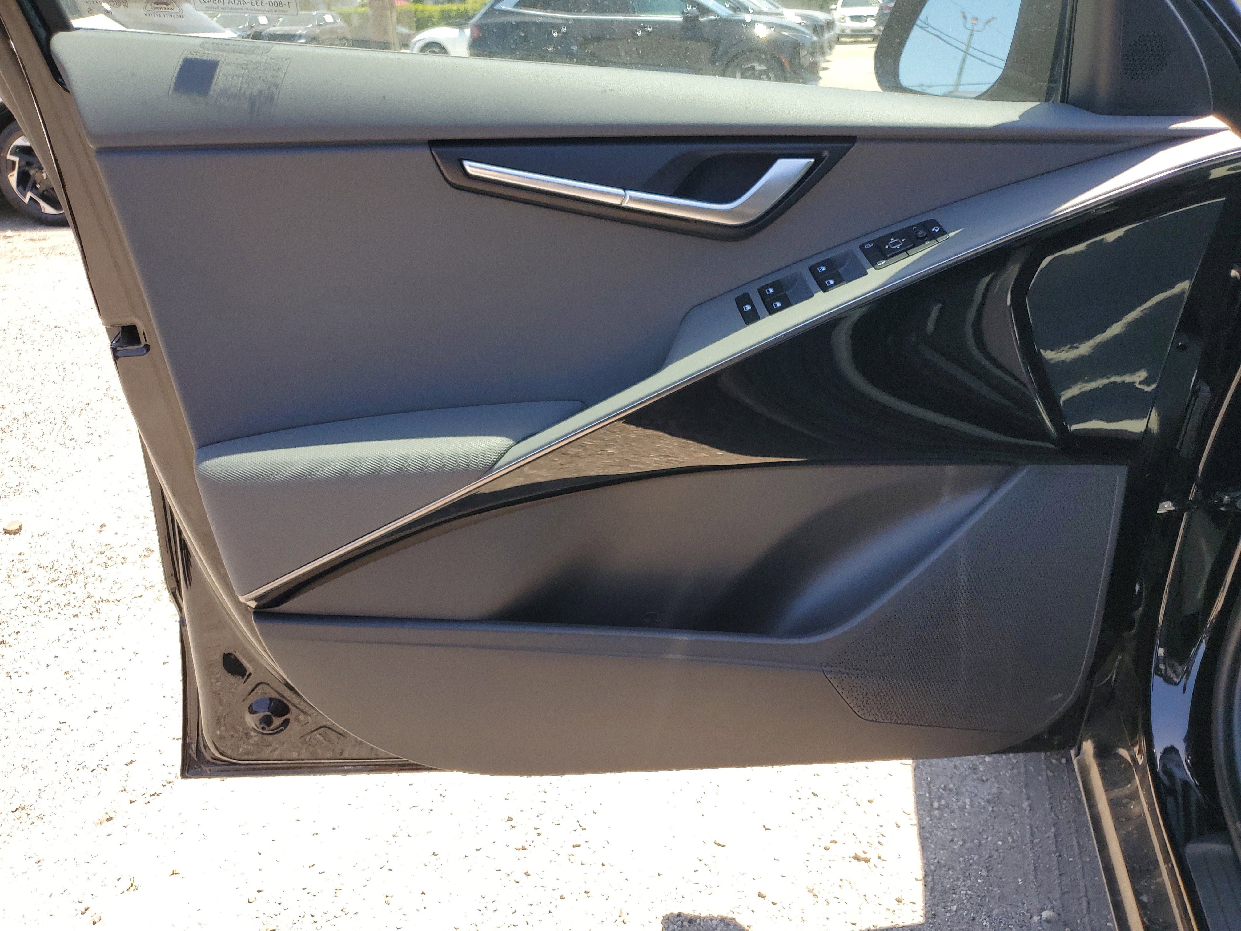 New 2025 Kia Niro EX Touring image 14