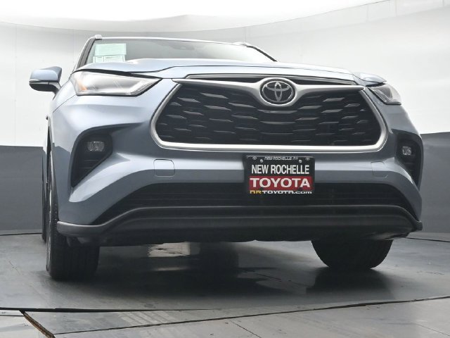 Used 2024 Toyota Highlander XLE AWD/4WD image 40