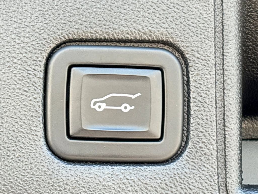 Used 2022 GMC Terrain SLT AWD/4WD image 17