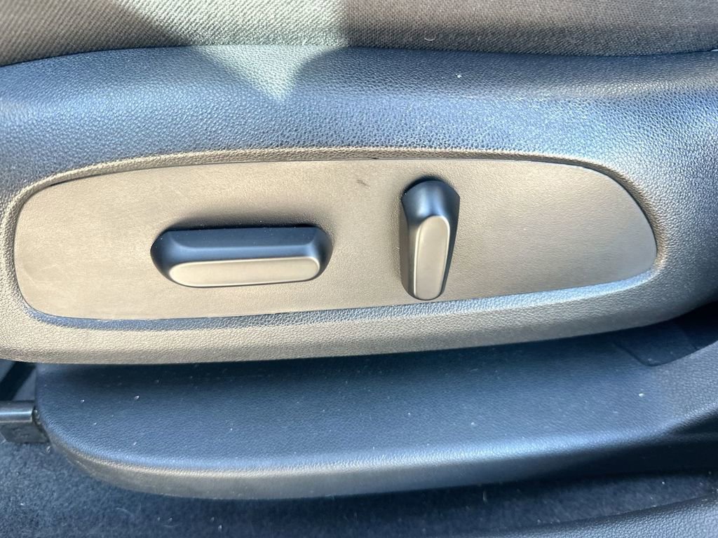 Used 2019 GMC Acadia SLE image 13