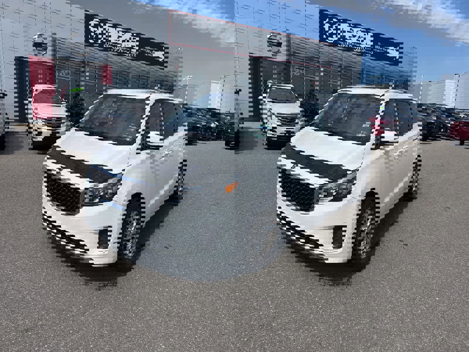 Used 2015 Kia Sedona LX image 1