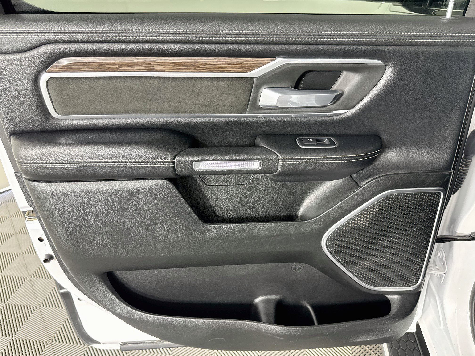 Used 2020 RAM 1500 Laramie AWD/4WD image 24