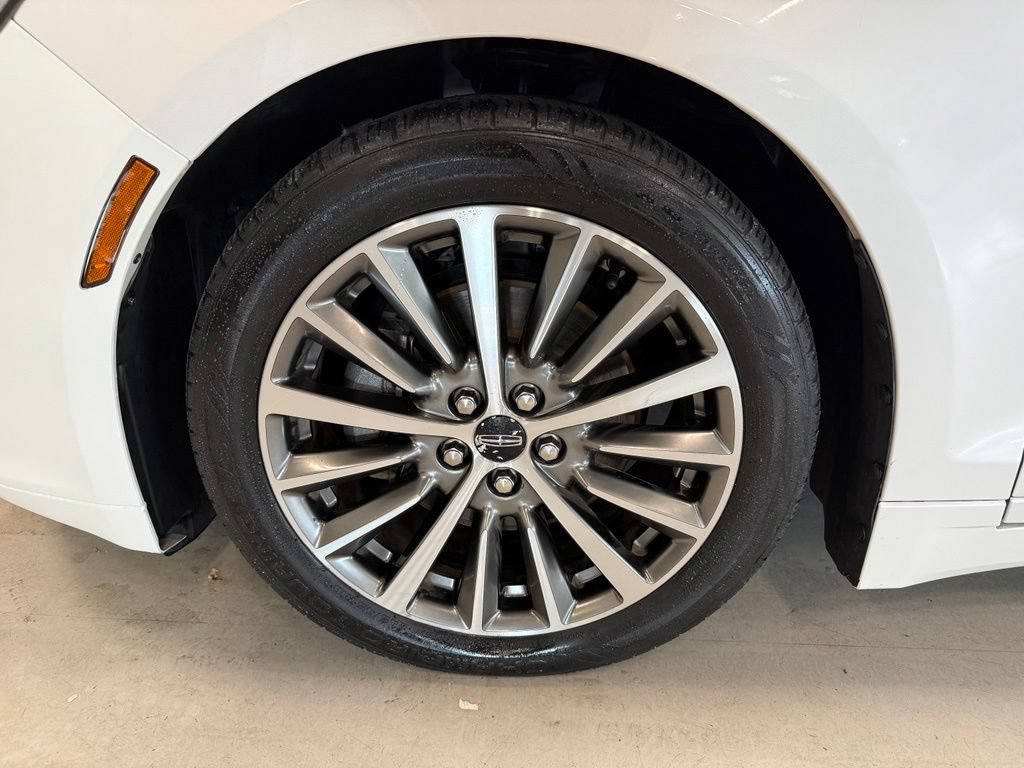 Used 2020 Lincoln MKZ w/ Convenience Package FWD image 33