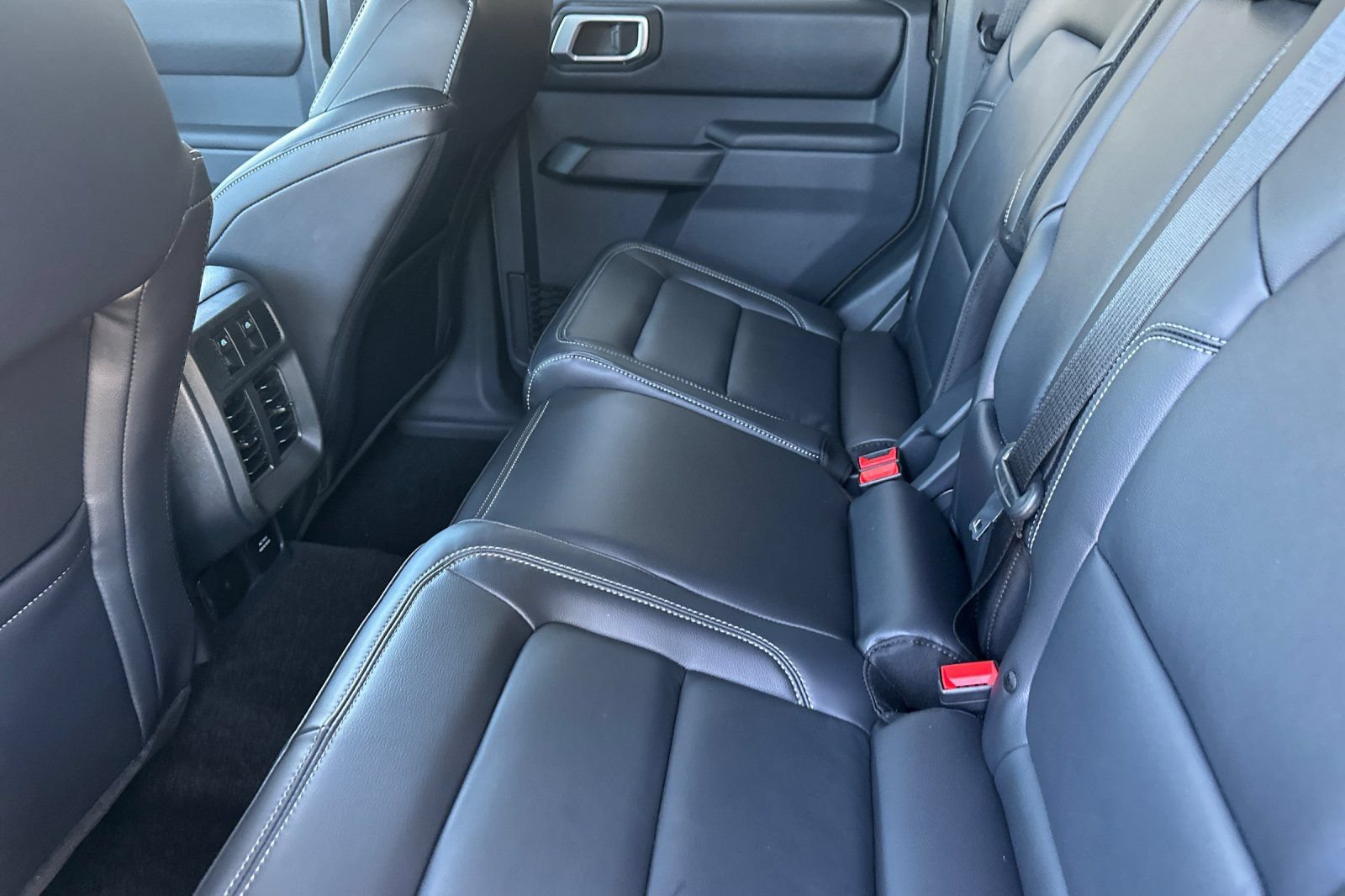 New 2026 Ford Bronco Outer Banks w/ Sasquatch Package AWD/4WD image 12
