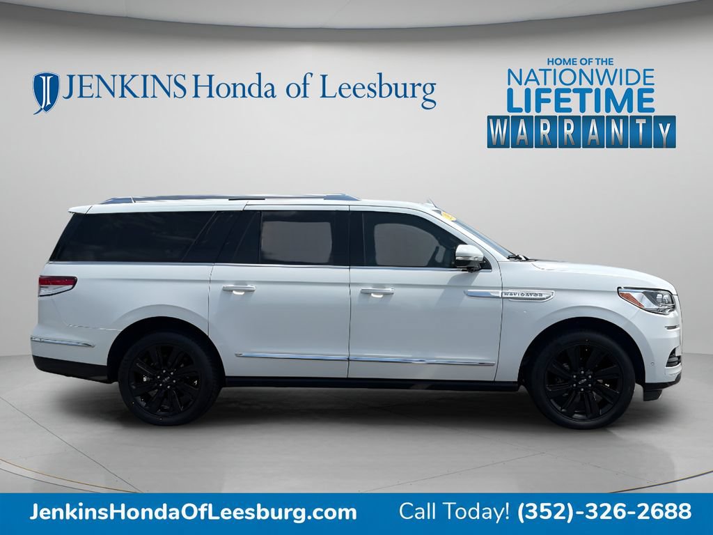 Used 2023 Lincoln Navigator L Reserve AWD/4WD image 2