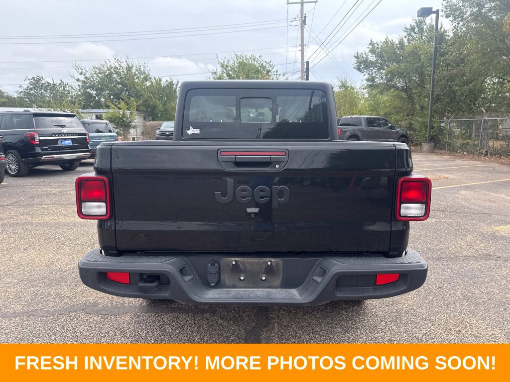 Used 2024 Jeep Gladiator Sport AWD/4WD image 3