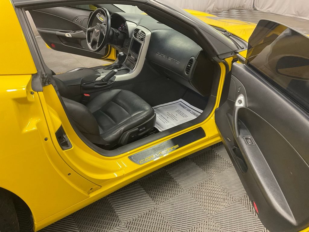 Used 2005 Chevrolet Corvette Coupe w/ Preferred Equipment Group RWD image 31