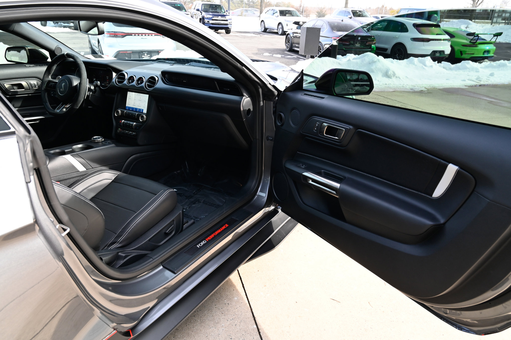 Used 2021 Ford Mustang Shelby GT500 w/ Technology Package image 37