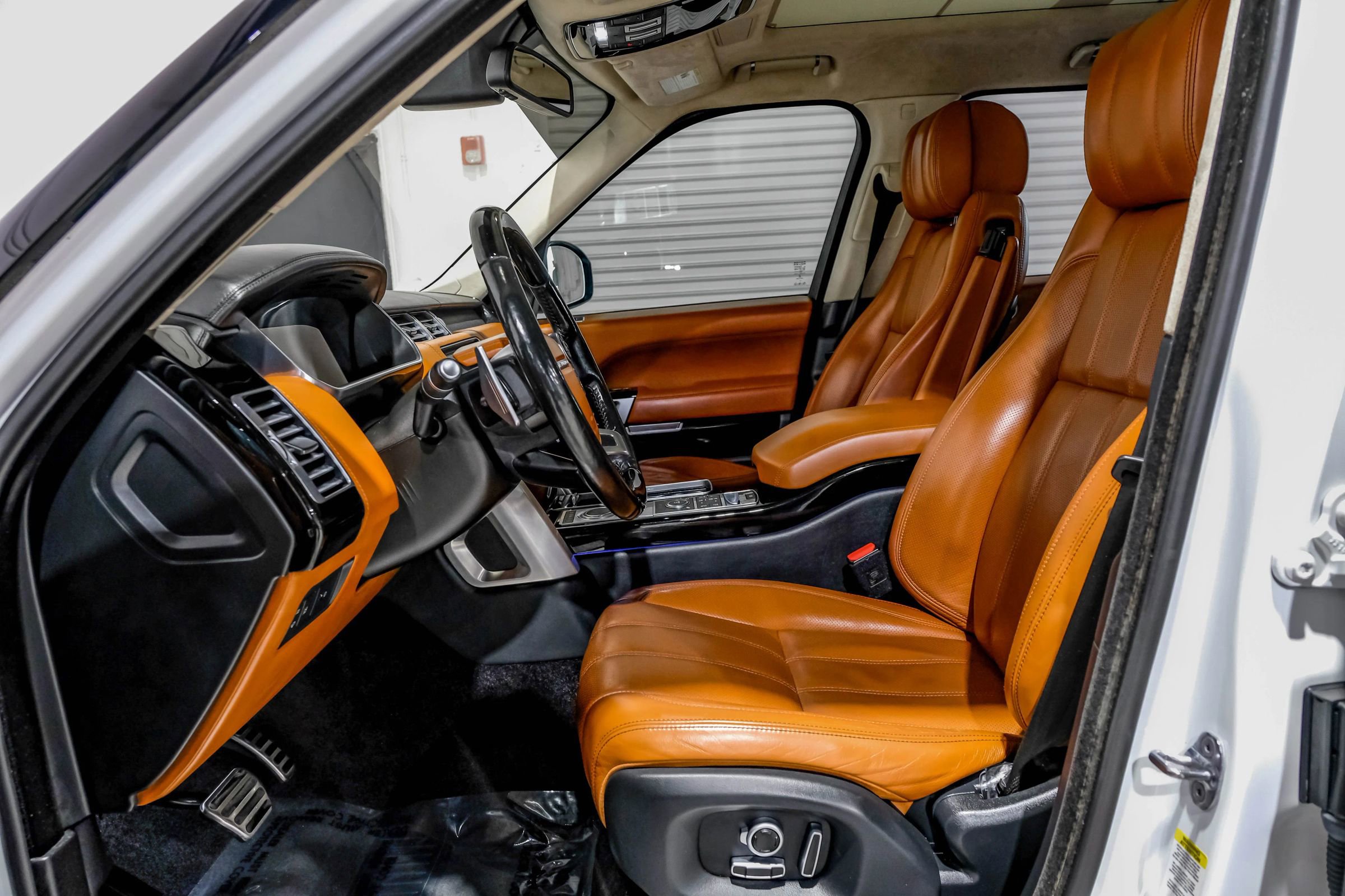 Used 2016 Land Rover Range Rover Autobiography image 18