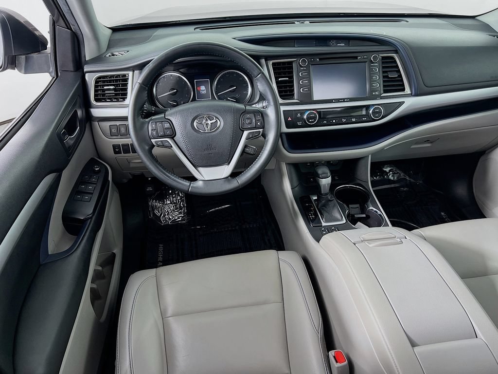 Used 2019 Toyota Highlander XLE w/ Protection Package #3 AWD/4WD image 23