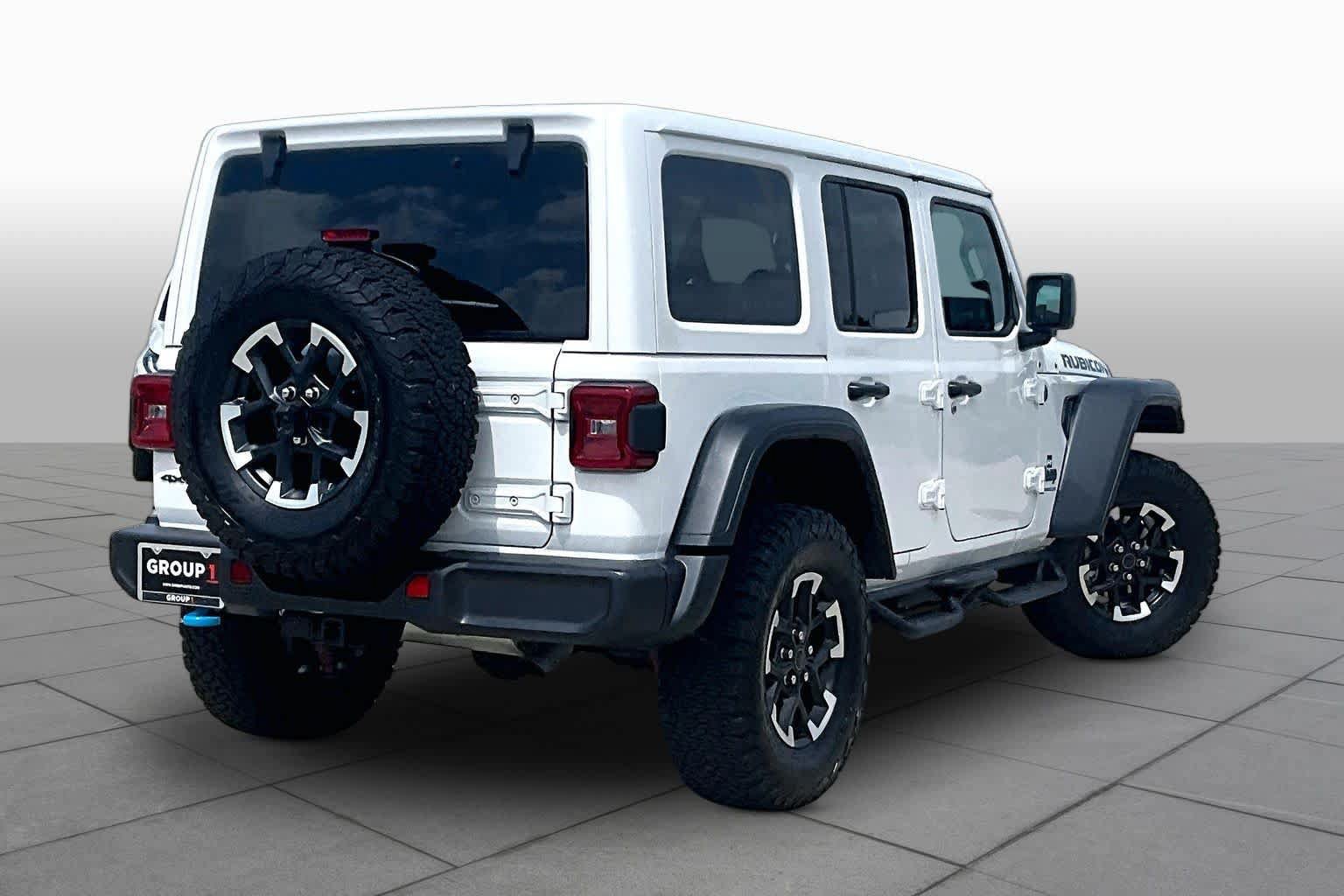 Used 2024 Jeep Wrangler Unlimited Rubicon 4xe w/ Convenience Group AWD/4WD image 12