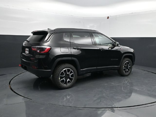 New 2026 Jeep Compass Trailhawk w/ Trailer Tow Group AWD/4WD image 9