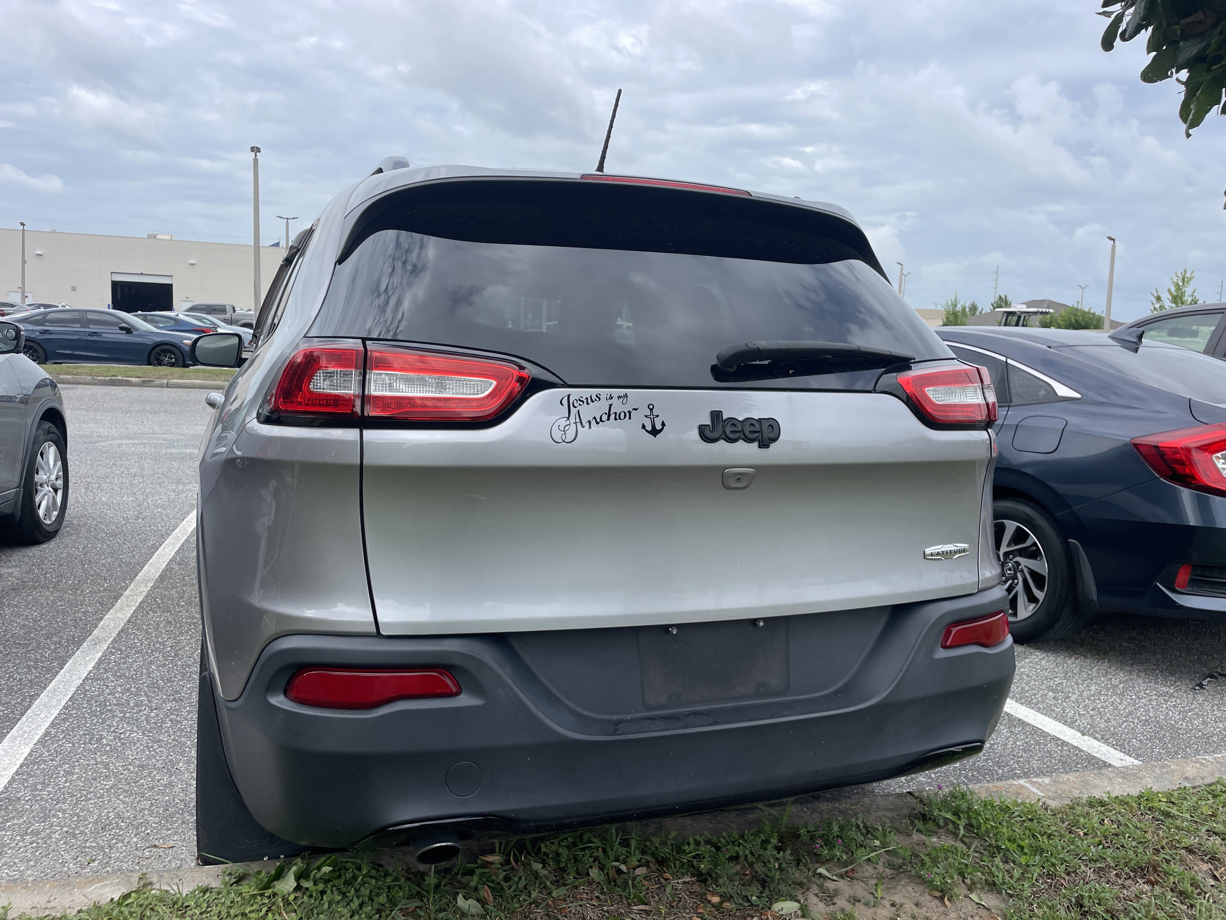 Used 2018 Jeep Cherokee Latitude w/ Altitude Package FWD image 7