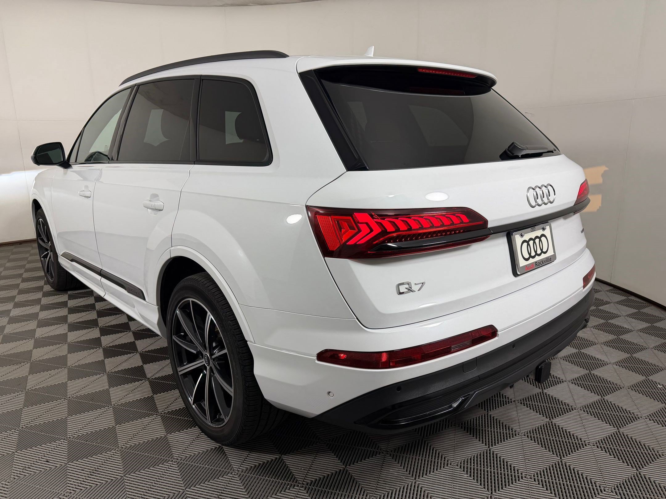 Used 2023 Audi Q7 3.0T Premium Plus AWD/4WD image 3