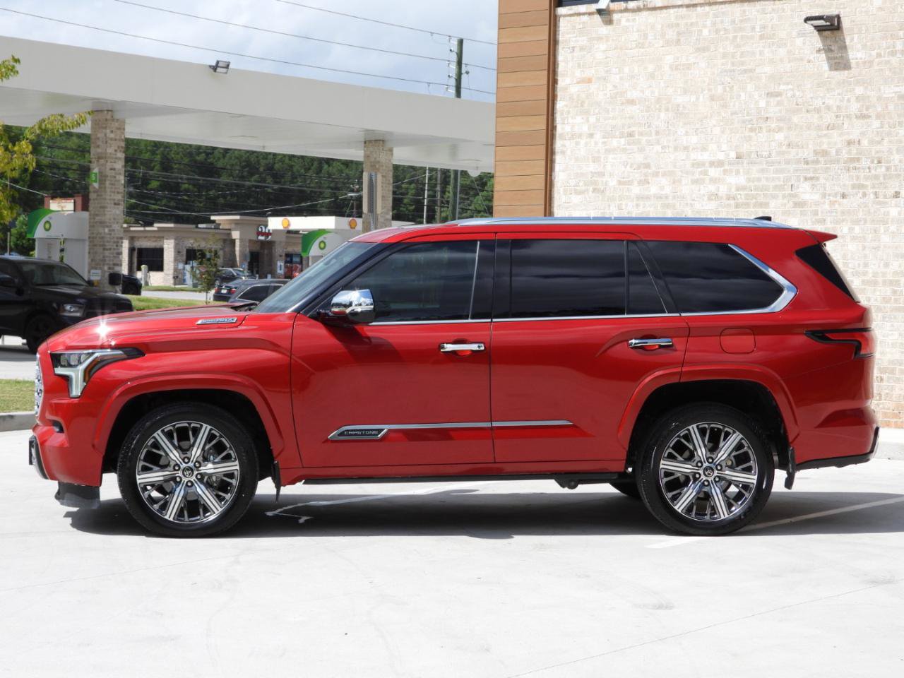 Used 2023 Toyota Sequoia Capstone AWD/4WD image 27