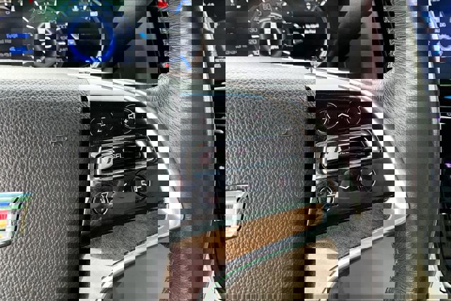 Used 2019 Cadillac Escalade Premium Luxury image 18