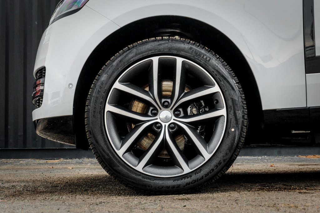 New 2025 Land Rover Range Rover SE image 4