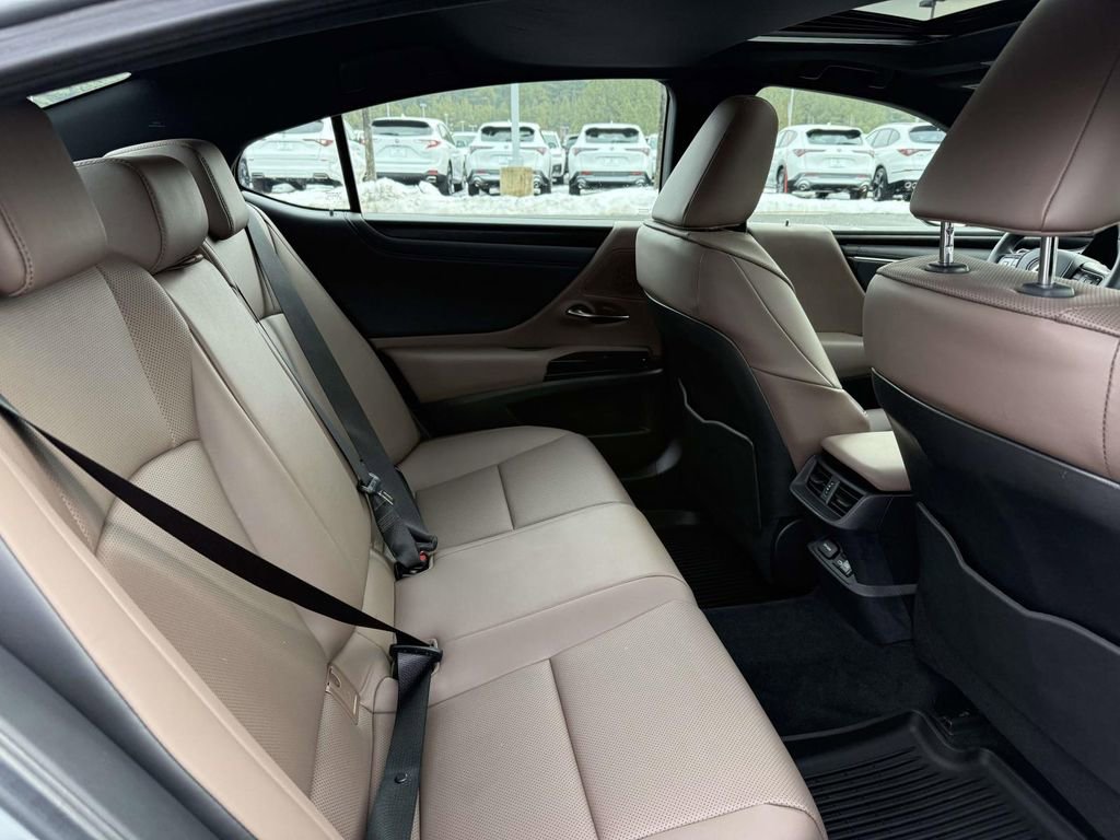 Used 2025 Lexus ES 350 w/ Premium Package image 16