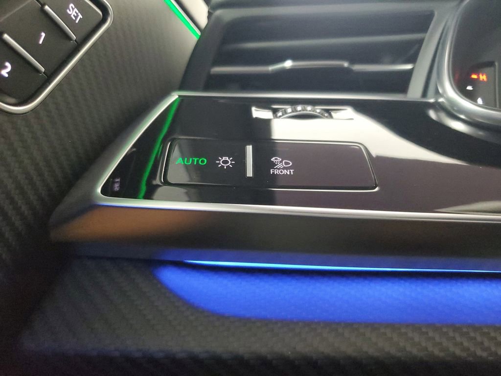 Used 2024 Audi RS Q8 w/ Black Optic Package image 34
