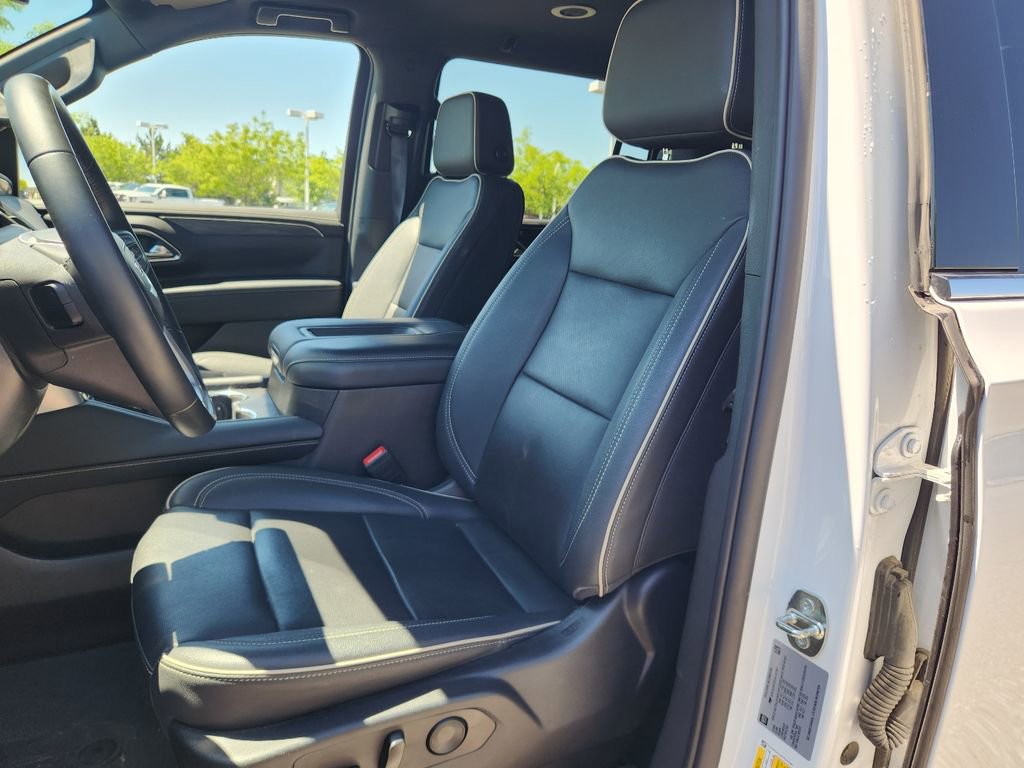Used 2023 GMC Yukon XL SLT AWD/4WD image 3