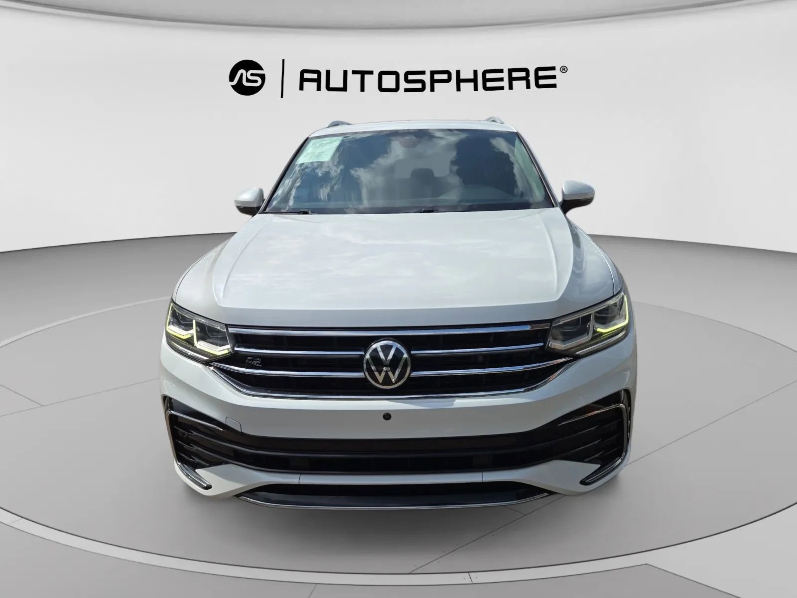 Used 2022 Volkswagen Tiguan SEL R-Line AWD/4WD image 2