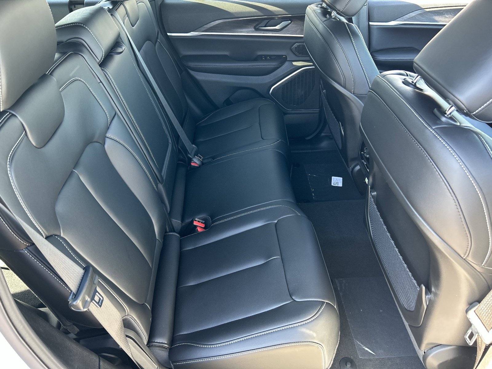 New 2026 Jeep Grand Cherokee Limited w/ Limited Altitude Package RWD image 11