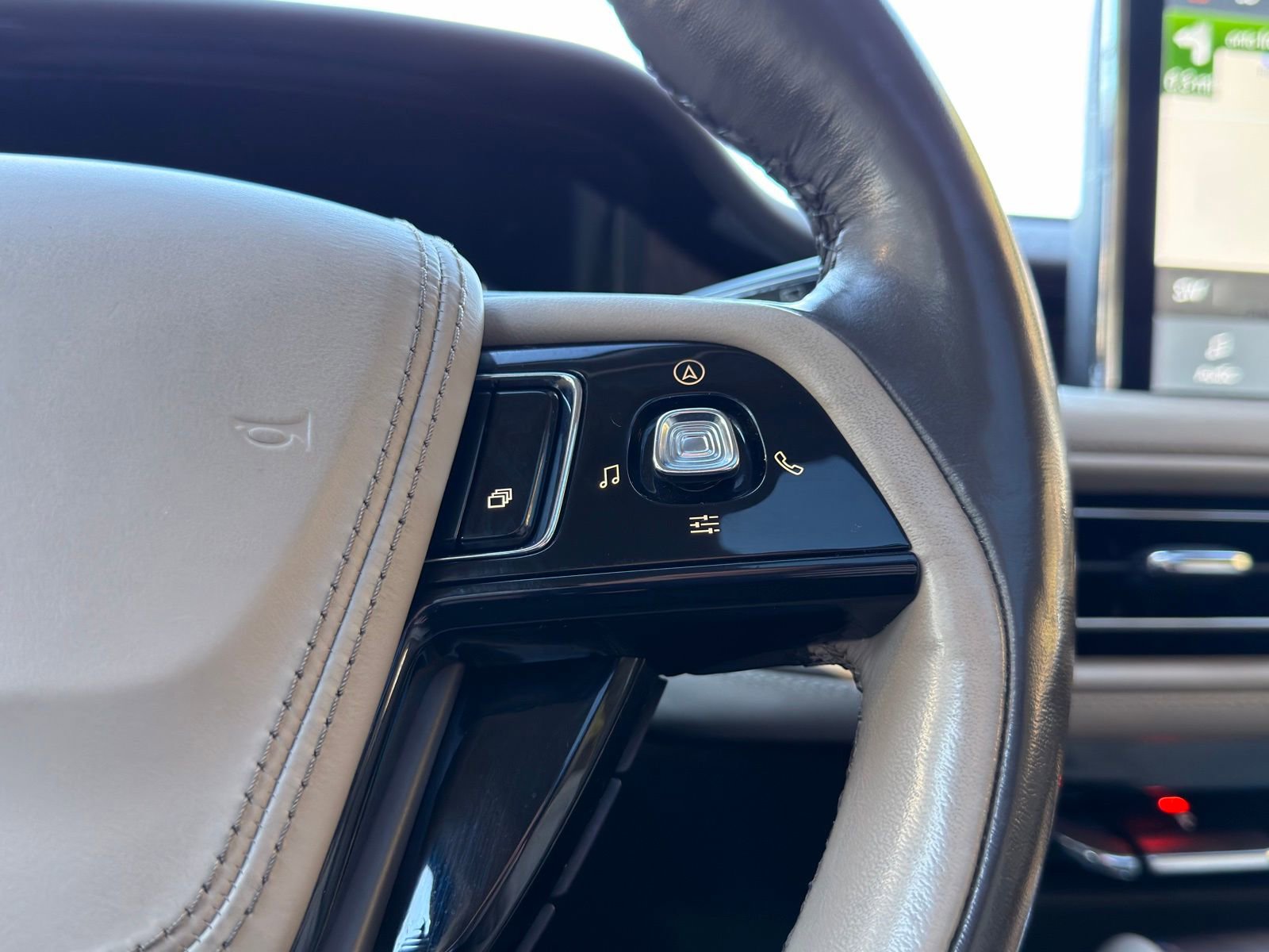 Used 2023 Lincoln Aviator Reserve w/ Equipment Group 201A image 26