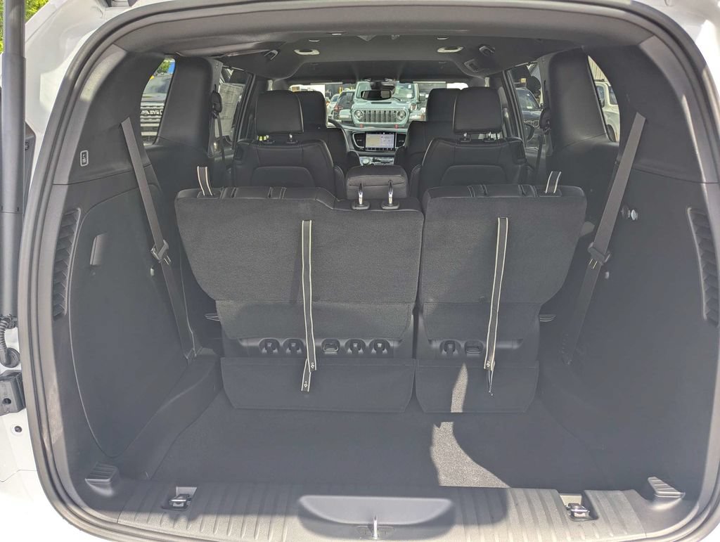 New 2027 Chrysler Pacifica Select w/ Family Tech Group FWD image 6