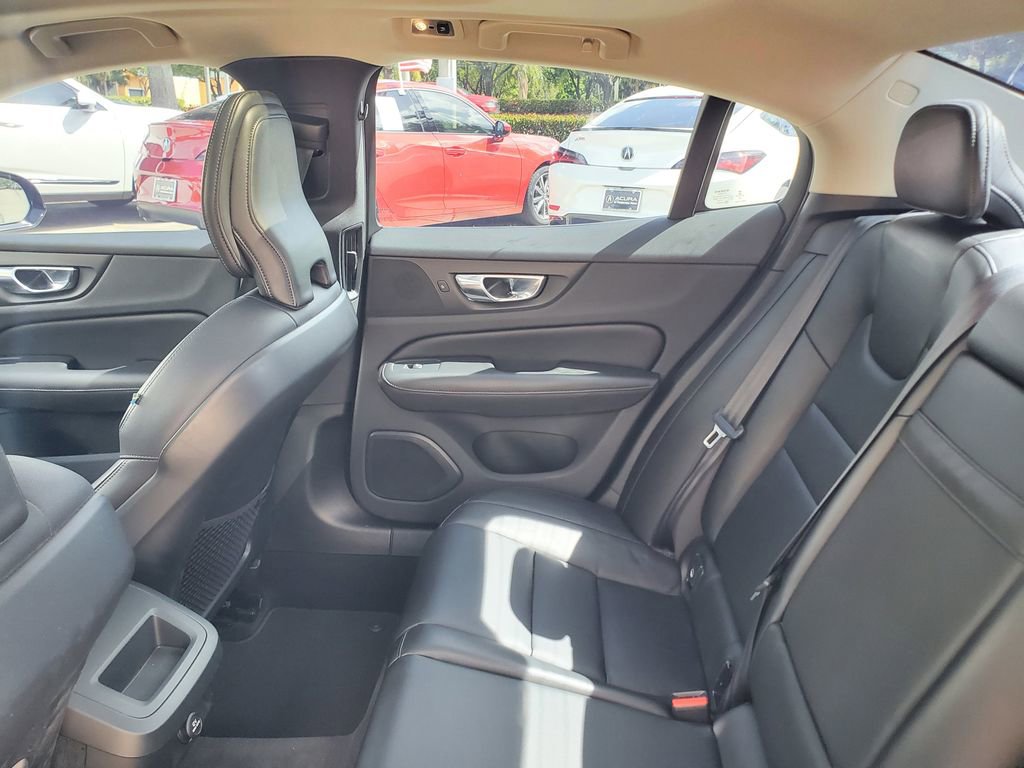 Used 2020 Volvo S60 T5 Momentum FWD image 12