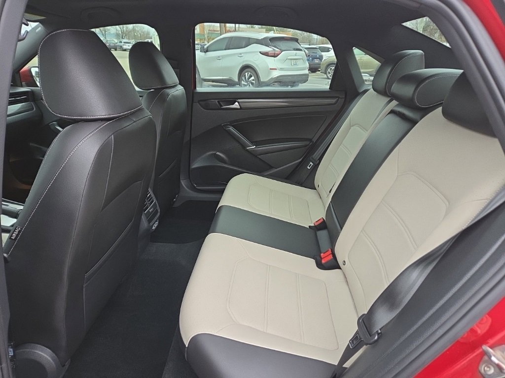 Used 2021 Volkswagen Passat 2.0T R-Line image 17