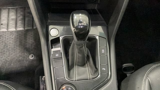 Certified 2024 Volkswagen Tiguan SE R-Line AWD/4WD image 19