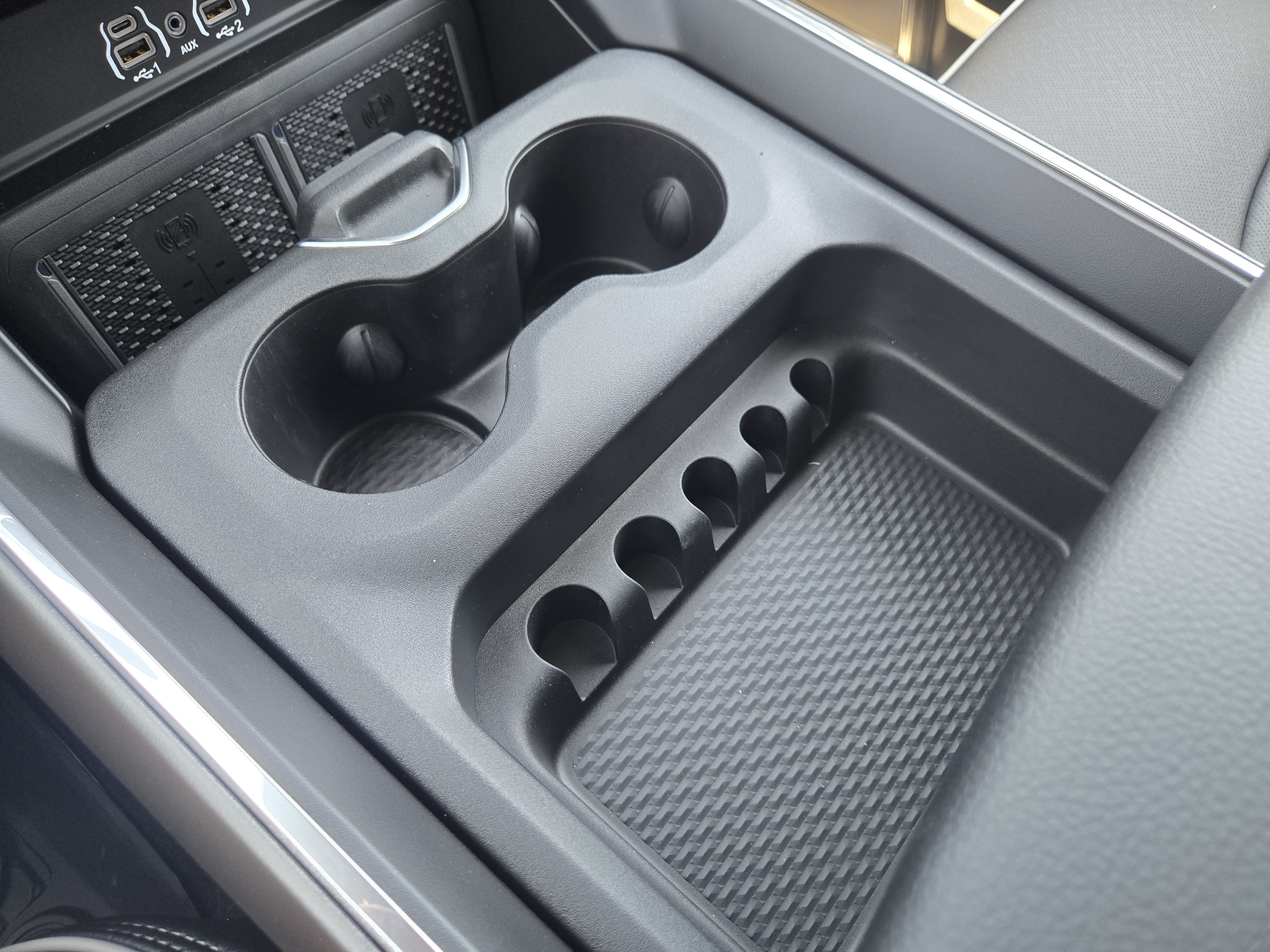 New 2026 RAM 3500 Laramie AWD/4WD image 17