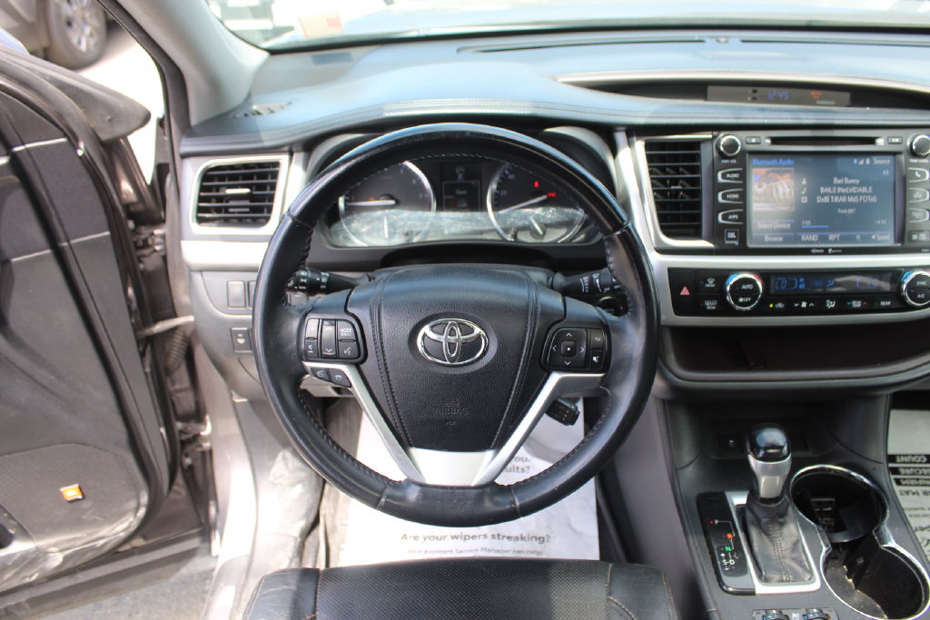 Used 2014 Toyota Highlander Limited FWD image 18