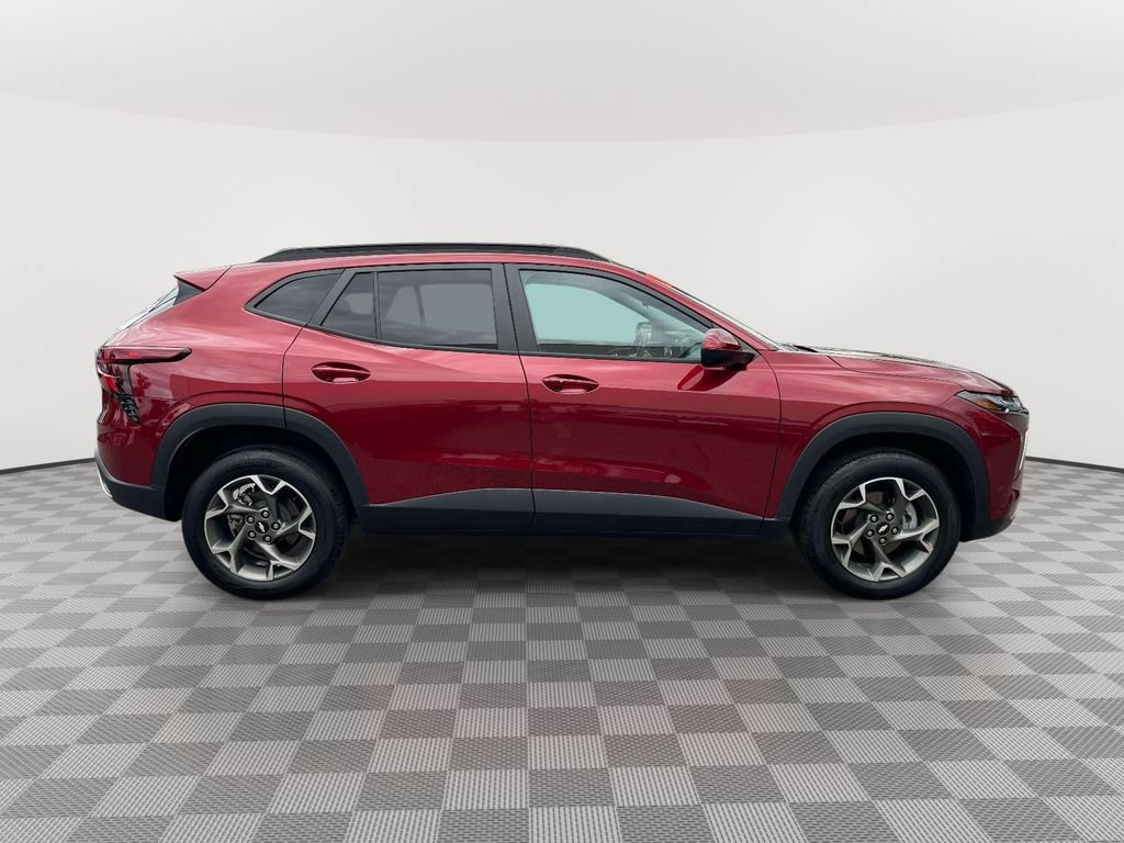 Used 2024 Chevrolet Trax LT w/ Driver Confidence Package FWD image 8