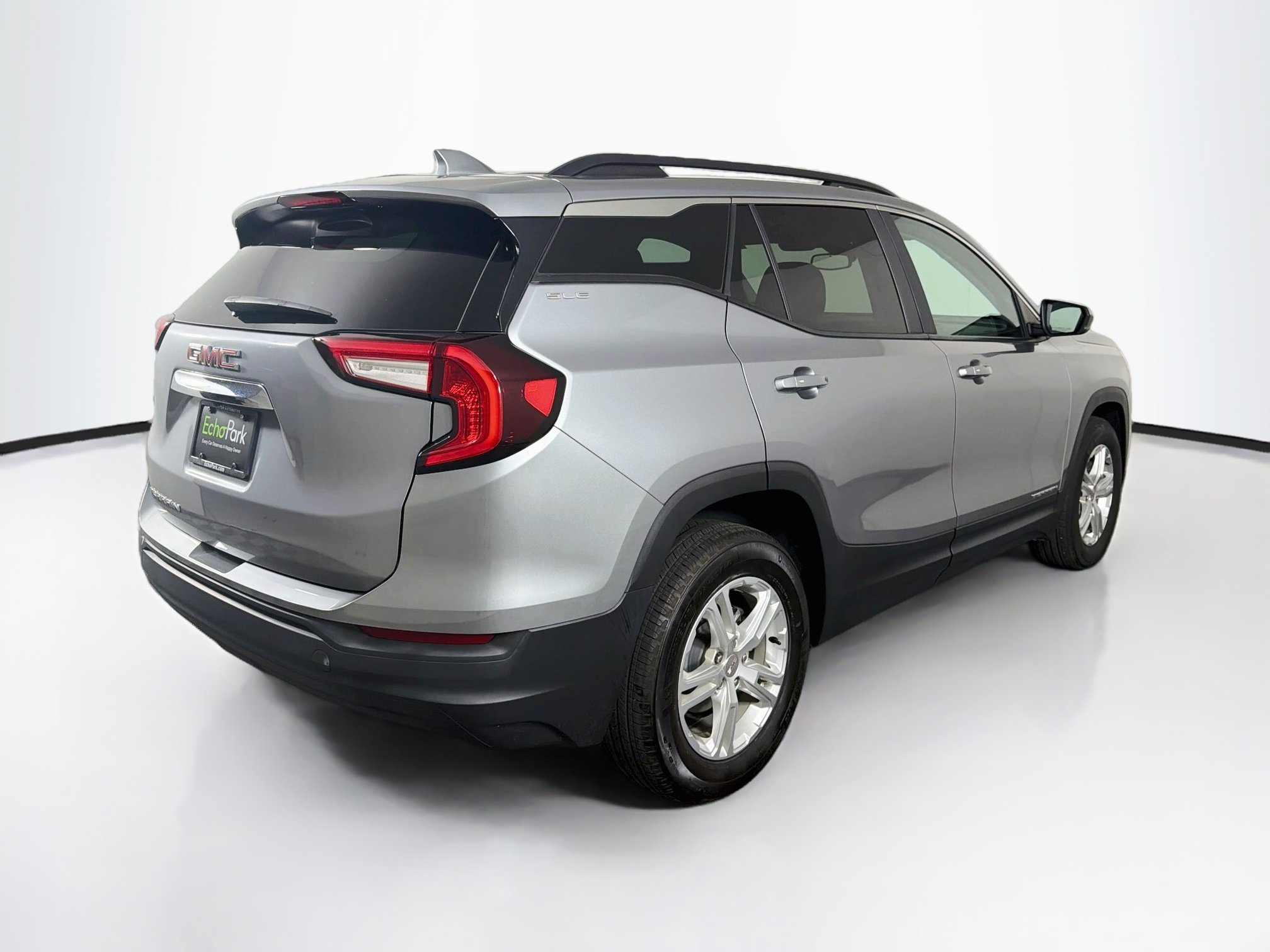 Used 2024 GMC Terrain SLE w/ Driver Convenience Package FWD image 9