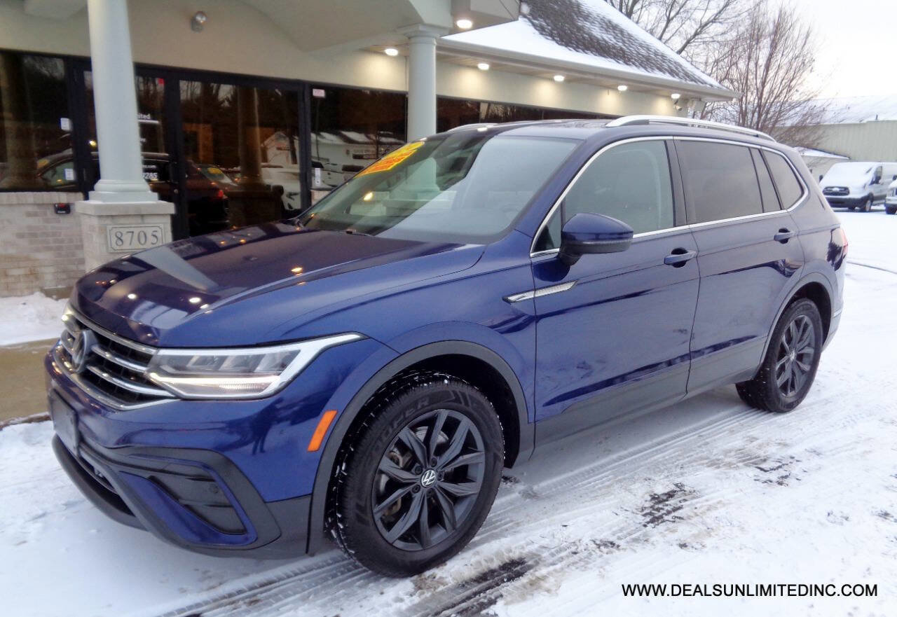 Used 2024 Volkswagen Tiguan SE image 1