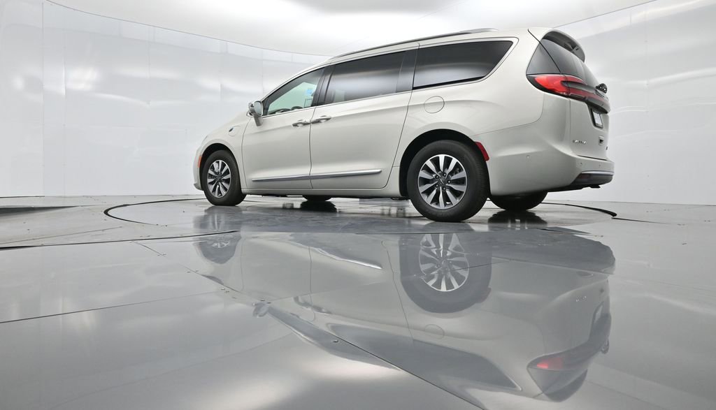 Used 2021 Chrysler Pacifica Limited w/ Premium & Safety Sphere Group image 49