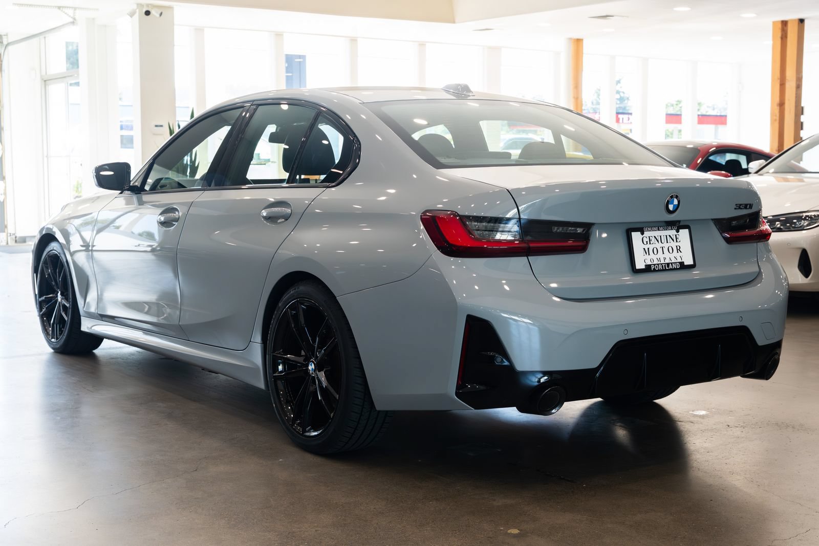 Used 2024 BMW 330i Sedan w/ M Sport Package RWD image 6