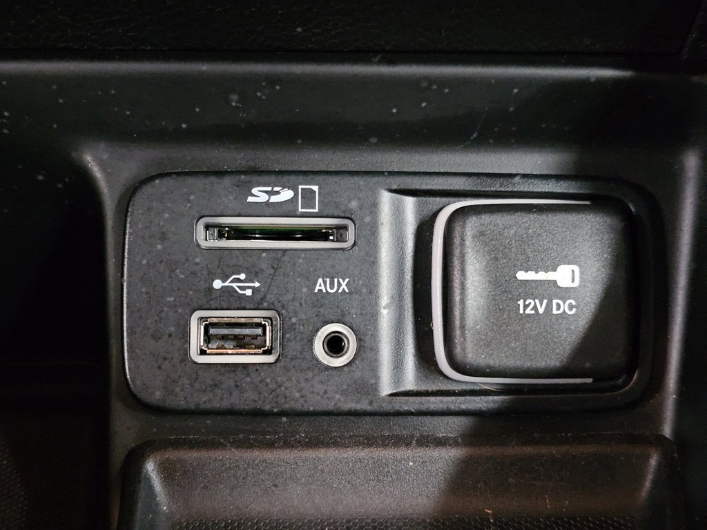 Used 2015 Jeep Cherokee Latitude w/ Comfort/Convenience Group FWD image 22
