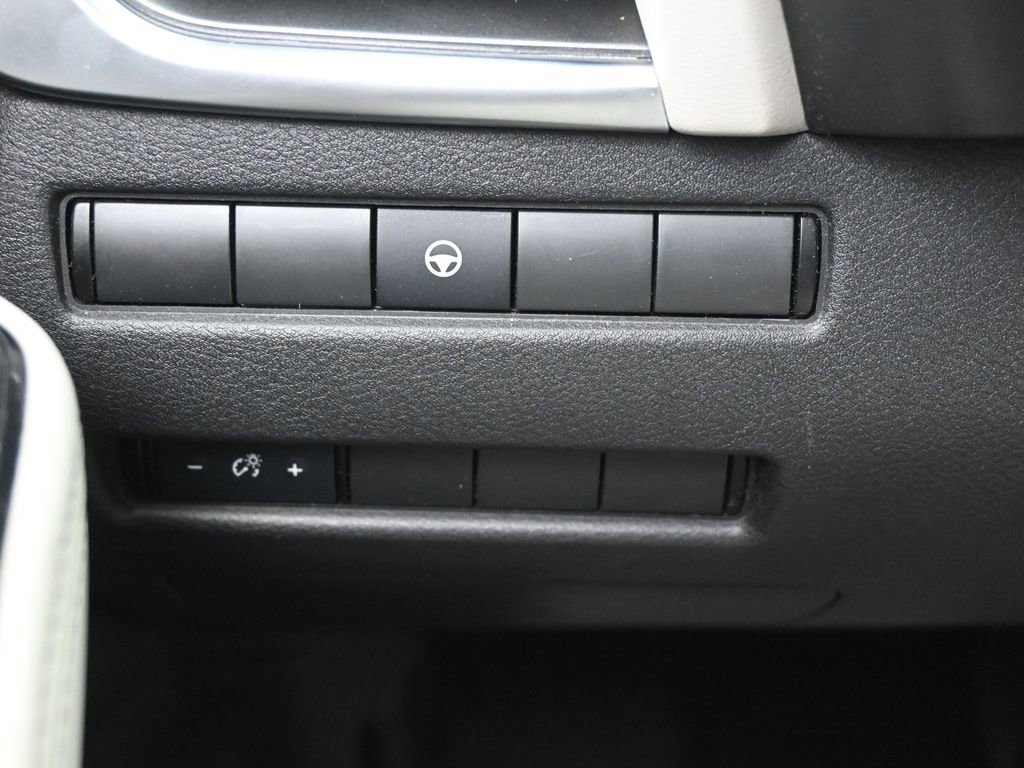 Used 2021 Nissan Rogue SV image 21