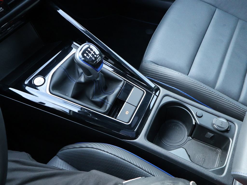 Certified 2024 Volkswagen Golf R image 28