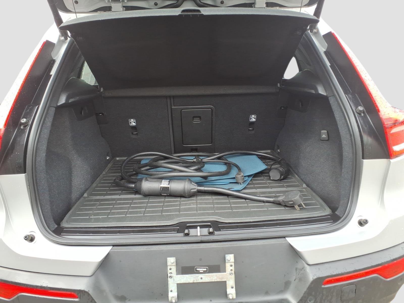 Used 2023 Volvo XC40 Recharge Ultimate image 16