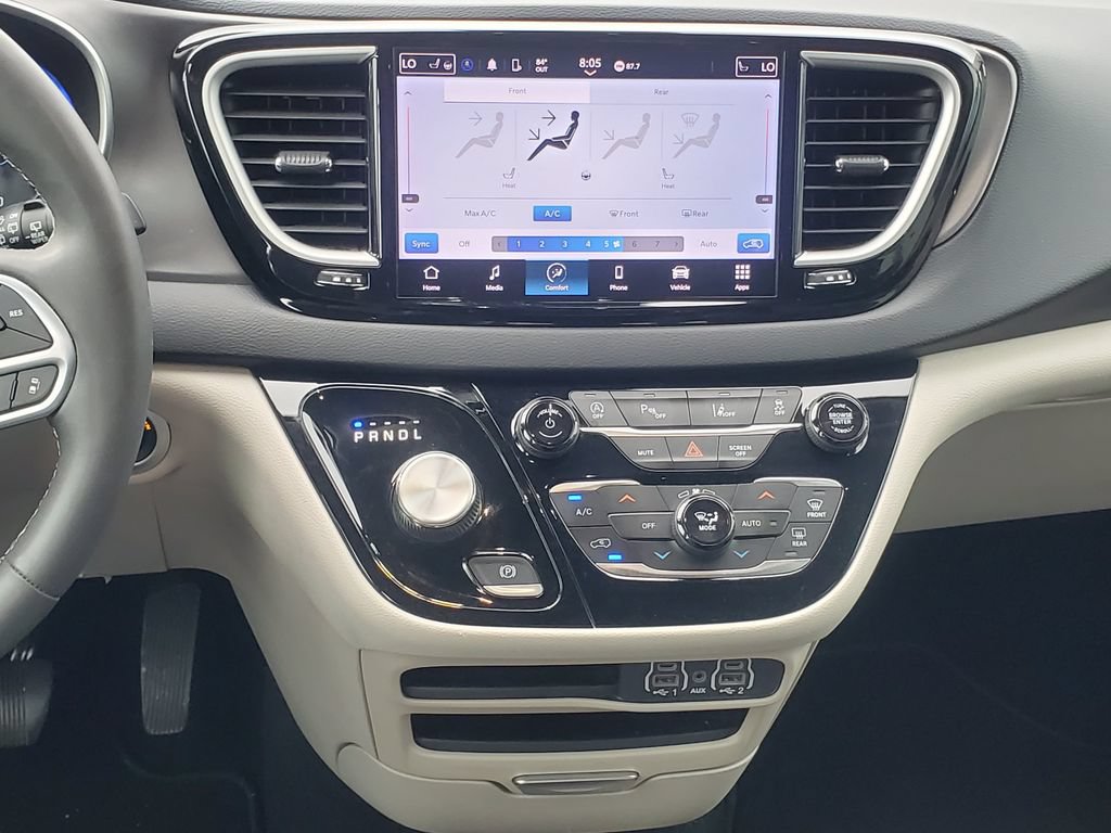 Used 2023 Chrysler Pacifica Touring-L FWD image 26