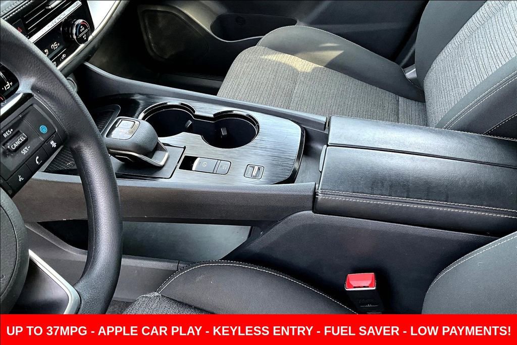 Used 2023 Nissan Rogue SV image 18